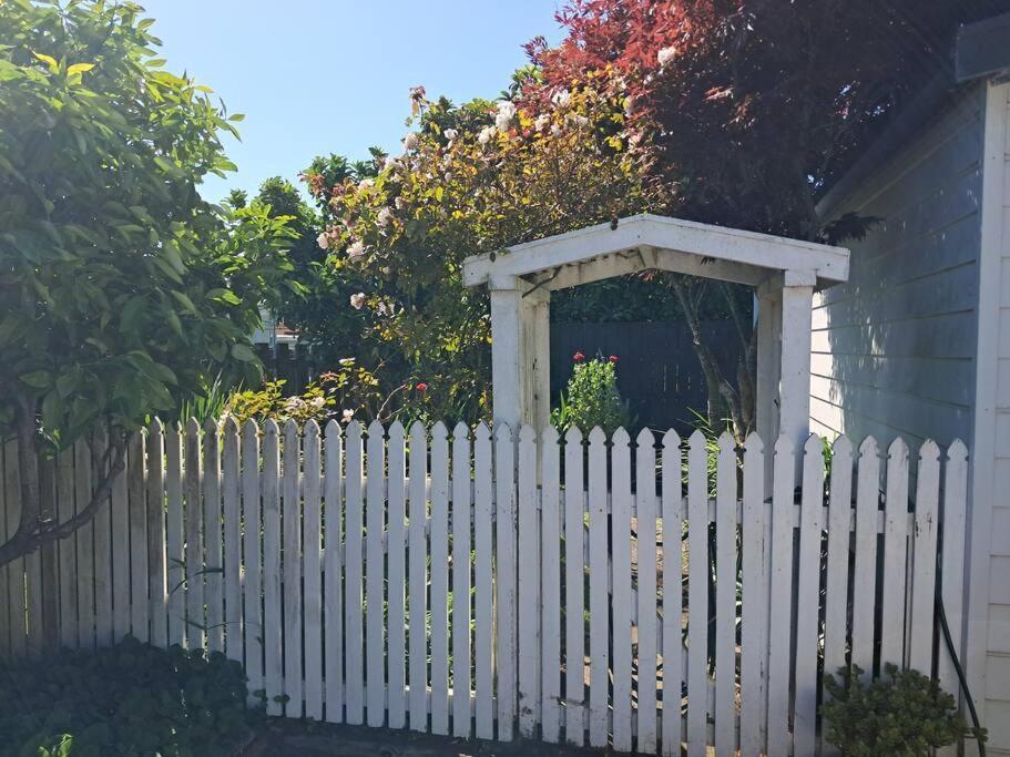 Sweet Guesthouse Waitara Экстерьер фото